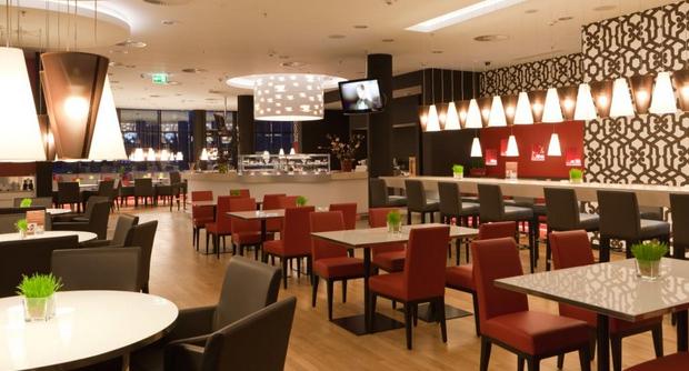 Кафе "Плаза illy" в отеле Crowne Plaza St.Petersburg Airport. Рестораны Санкт-Петербурга