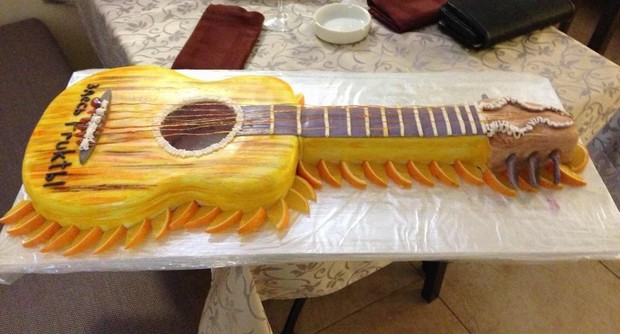 Торт в 4D. Молодоженам скидки в ресторане Stage Illusions. Рестораны Санкт-Петербурга