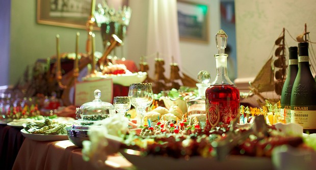 Скидки на меню для "летних" именинников. Рестораны Санкт-Петербурга