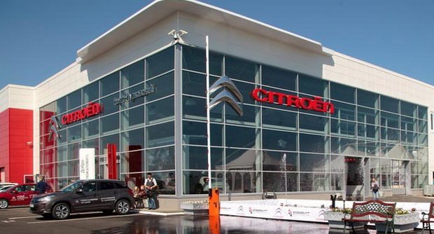 Справочники Resto ВРП 2014 появились в автосалоне Citroen. Рестораны Санкт-Петербурга